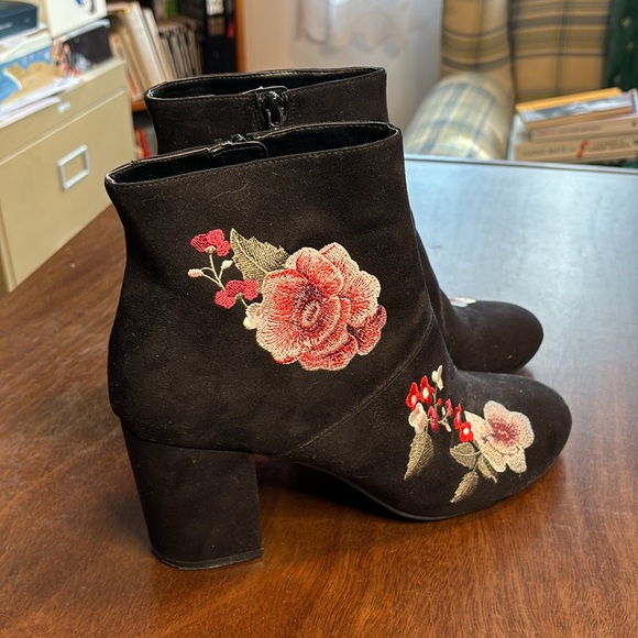 American Eagle Outfitters crazy beautiful worn twice booties - Picture 4 of 7